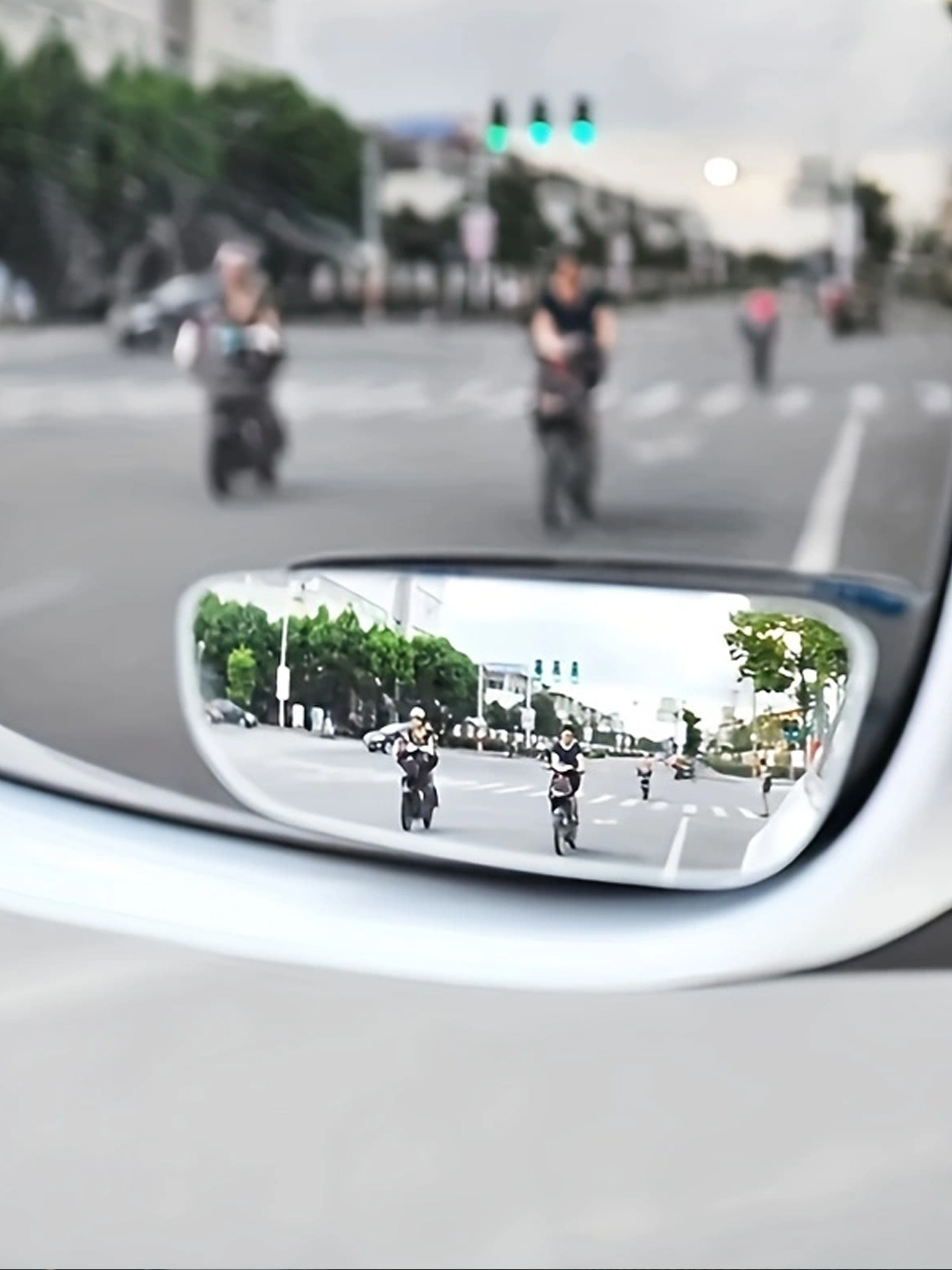 Motorcycle-Adjustable HD Glass - مراجعة Car Blind Spot Mirror وسعره